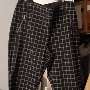 NWOT plaid ankle/cropped pants